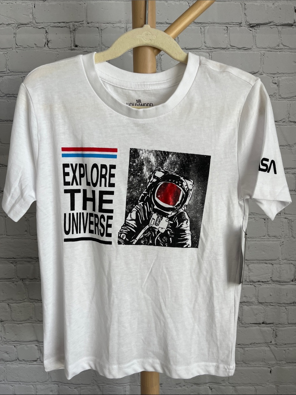 ⭐️⭐️ PICK 5 / $20 NWT NASA Explore The Universe White Graphic Tee
